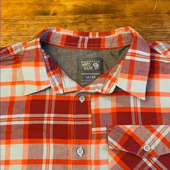 MEN'S Mountain Hardwear button down - Picture 3 of 4